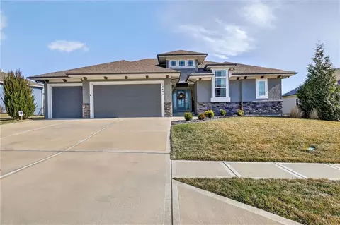 14641 Thousand Oaks Pl, Parkville, MO 64152
