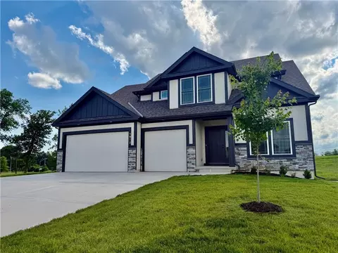 1972 Longview Dr, Liberty, MO 64068