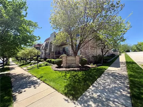 5004 Baltimore St #204, Kansas City, MO 64112