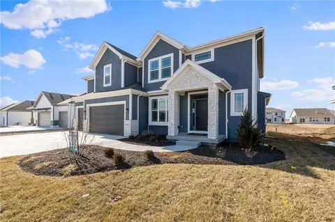 17237 W 164th Ter, Olathe, KS 66062