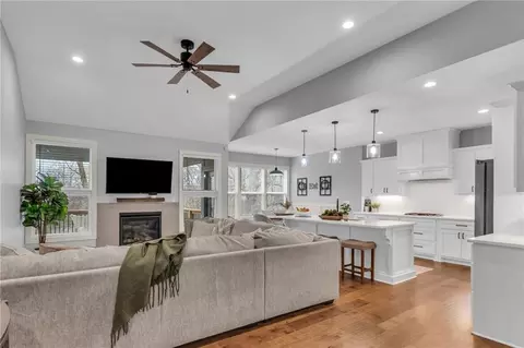 628 NW 110th St, Kansas City, MO 64155