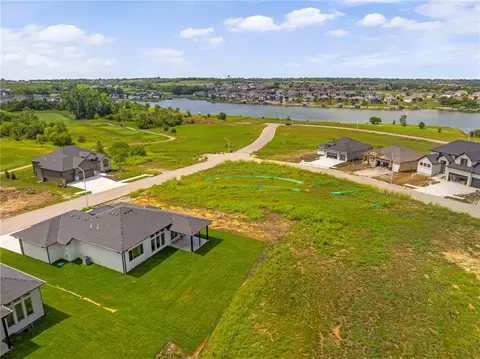 View/Area - 520 Bentwater Dr, Raymore, MO 64083 photo 6 of 6