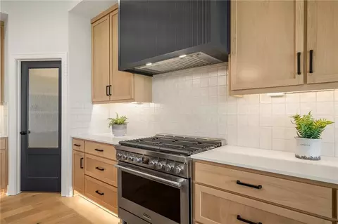 Kitchen - 520 Bentwater Dr, Raymore, MO 64083 photo 5 of 6