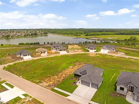 View/Area - 520 Bentwater Dr, Raymore, MO 64083 photo 5 of 6