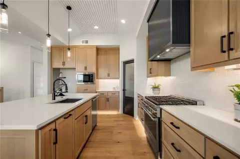 Kitchen - 520 Bentwater Dr, Raymore, MO 64083 photo 4 of 6