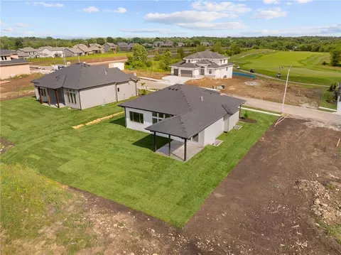 View/Area - 520 Bentwater Dr, Raymore, MO 64083 photo 2 of 6