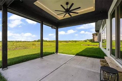 Exterior - 520 Bentwater Dr, Raymore, MO 64083 photo 4 of 5