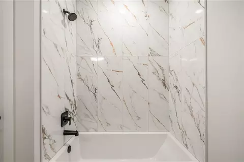 Bath - 520 Bentwater Dr, Raymore, MO 64083 photo 6 of 6