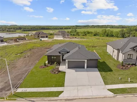 View/Area - 520 Bentwater Dr, Raymore, MO 64083 photo 3 of 6