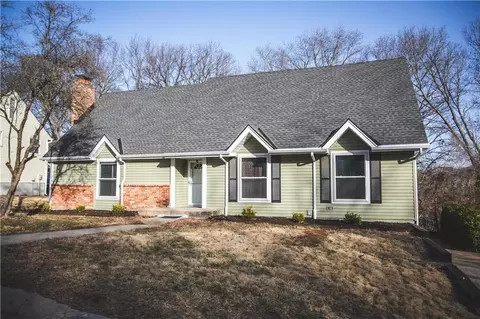 5506 NW Verlin Dr, Parkville, MO 64152