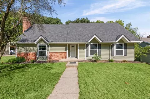 5506 NW Verlin Dr, Parkville, MO 64152