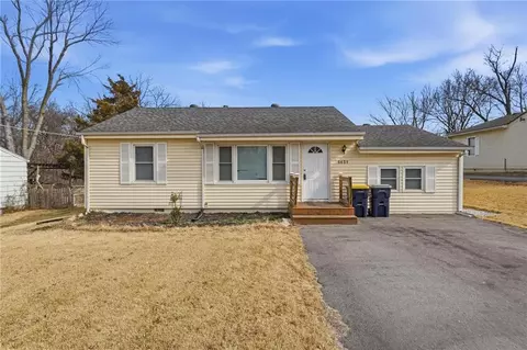 5631 Cambridge Ave, Kansas City, MO 64129