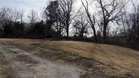 407 Maple St, Leavenworth, KS 66048
