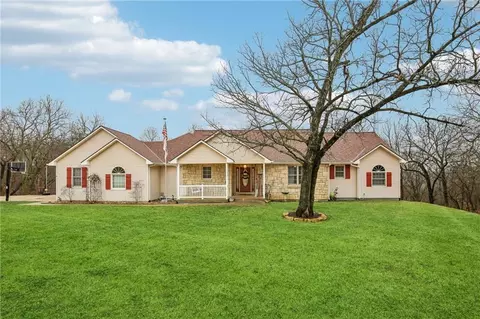 4547 Wallace Rd, Mclouth, KS 66054