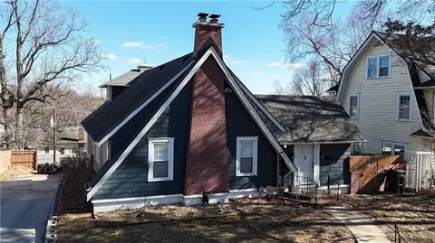 2011 Lovers Ln, Saint Joseph, MO 64505