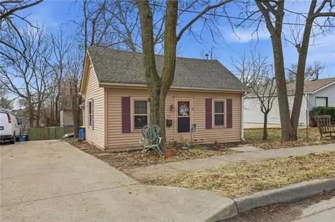 537 E Mill St, Liberty, MO 64068