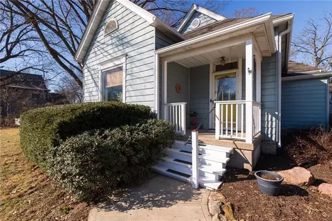 2304 Maple Ave, Leavenworth, KS 66048