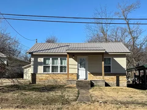 408 N St James St, El Dorado Springs, MO 64744
