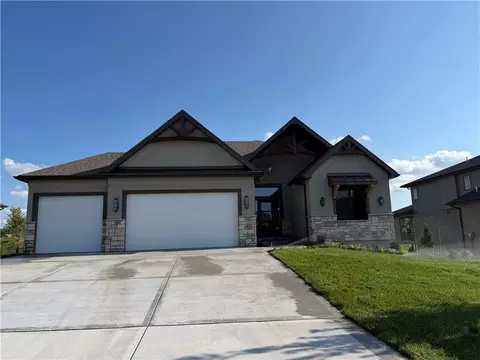 1007 Wilds Pkwy, Greenwood, MO 64034