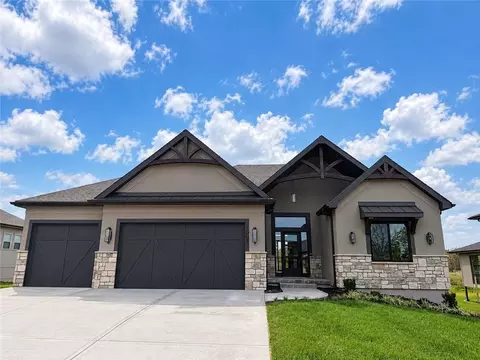 1007 Wilds Pkwy, Greenwood, MO 64034