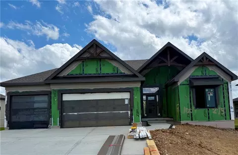 1007 Wilds Pkwy, Greenwood, MO 64034