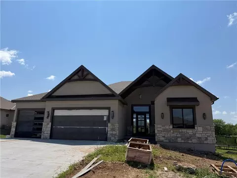 1007 Wilds Pkwy, Greenwood, MO 64034