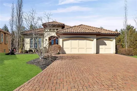 3322 W 137 St, Leawood, KS 66224