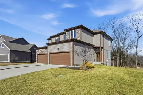 22402 W 76th St, Shawnee, KS 66227