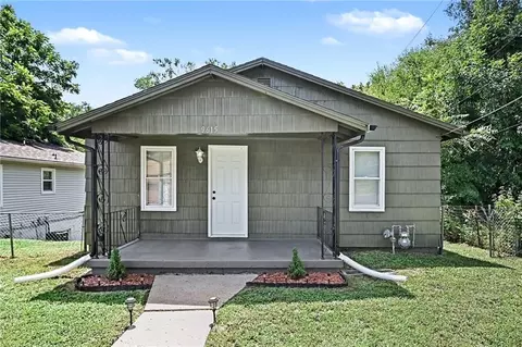 9615 E 18th St, Independence, MO 64052