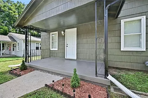 Exterior - 9615 E 18th St, Independence, MO 64052 photo 2 of 4
