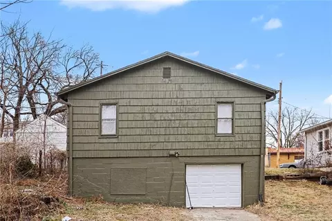 Exterior - 9615 E 18th St, Independence, MO 64052 photo 3 of 4