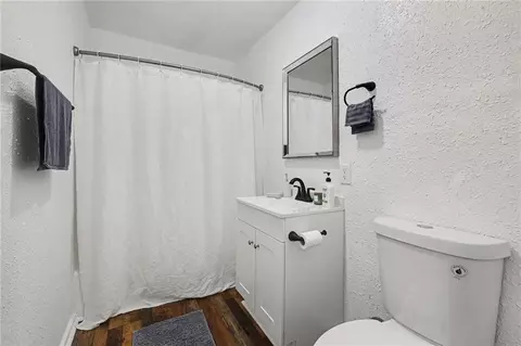 Bath - 9615 E 18th St, Independence, MO 64052 photo 1 of 1