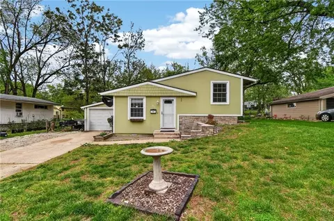 210 Cherokee Dr, Belton, MO 64012