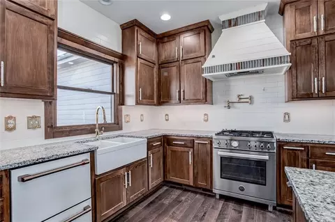 Kitchen - 537 E 550 Rd, Overbrook, KS 66524 photo 3 of 5
