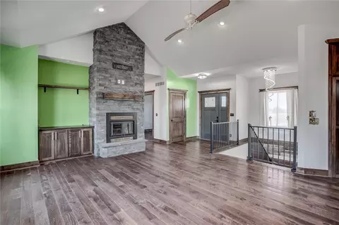 Living - 537 E 550 Rd, Overbrook, KS 66524 photo 2 of 6