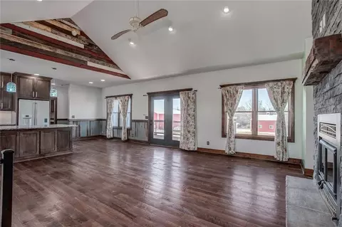 Living - 537 E 550 Rd, Overbrook, KS 66524 photo 6 of 6