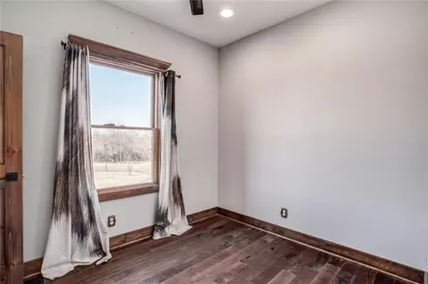 Bedroom - 537 E 550 Rd, Overbrook, KS 66524 photo 5 of 6