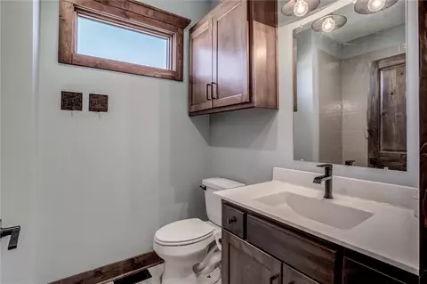 Bath - 537 E 550 Rd, Overbrook, KS 66524 photo 2 of 3