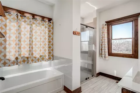 Bath - 537 E 550 Rd, Overbrook, KS 66524 photo 1 of 3