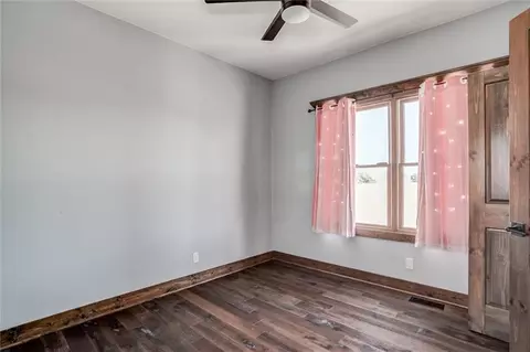 Bedroom - 537 E 550 Rd, Overbrook, KS 66524 photo 3 of 6