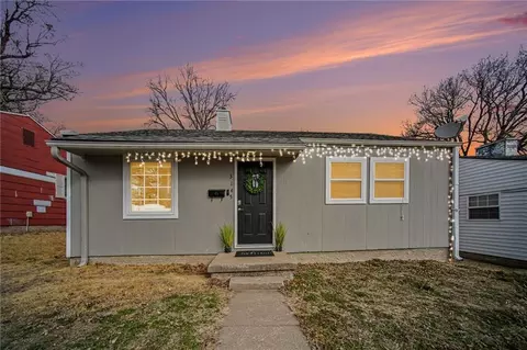 3145 Hawthorne Dr, Saint Joseph, MO 64501