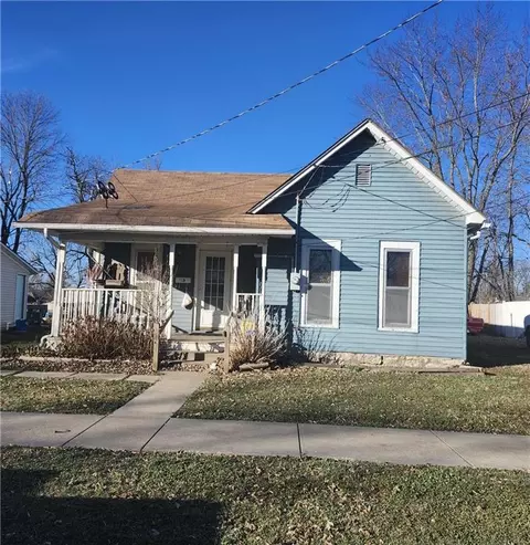 914 5th St, Osawatomie, KS 66064