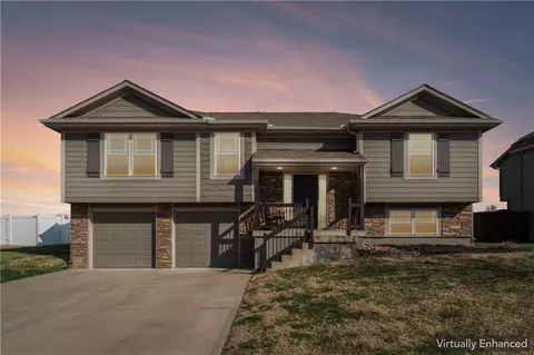 12204 E 214th St, Peculiar, MO 64078