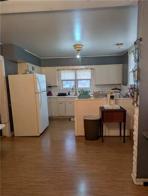 304 E Sycamore St, Nevada, MO 64772 photo 3
