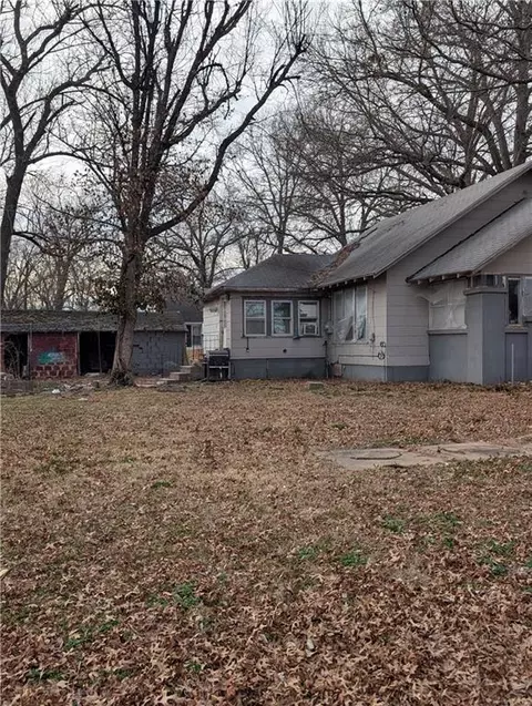 300 S First St, Sheldon, MO 64784 photo 3