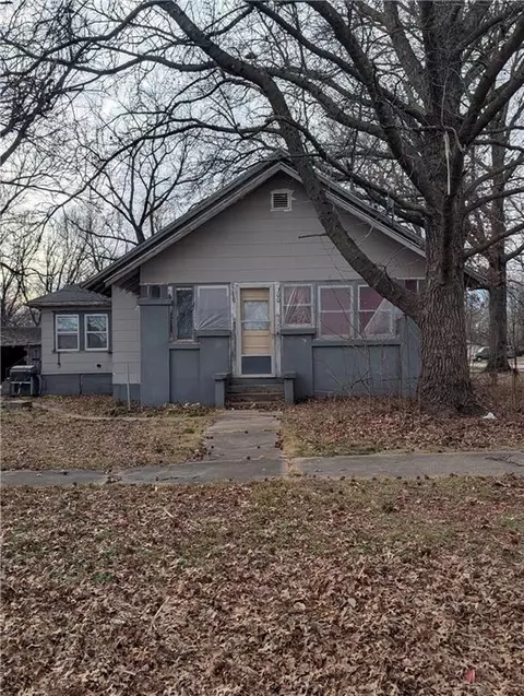 300 S First St, Sheldon, MO 64784