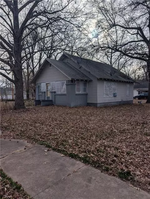 300 S First St, Sheldon, MO 64784 photo 2