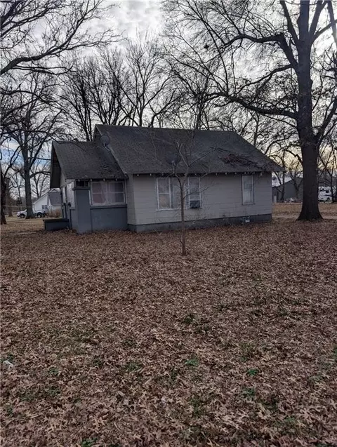 300 S First St, Sheldon, MO 64784 photo 4