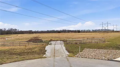 15350 W 193rd Ter, Spring Hill, KS 66083