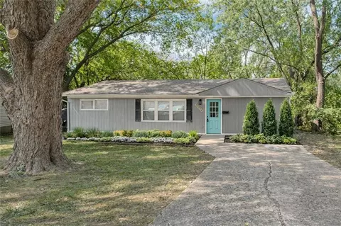 11014 Cambridge Ave, Kansas City, MO 64134